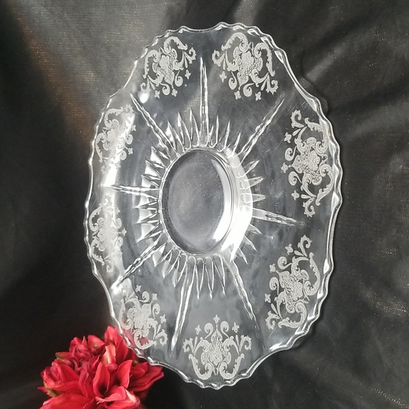 New Martinsville Radiance Floral & Scroll Cracker Serving Plate - Picture 1 of 16